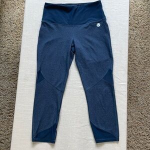 ROXY brand heathered navy cropped yoga/athletic leggings with mesh cutou…